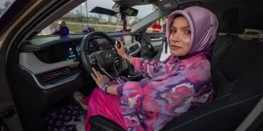 devrim-arabalari-acik-hava-sinemasiyla-togg-sahipleri-bir-ortaya-geldi-dauhkDNt.jpg