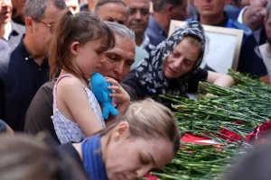 ferdi-zeyrekin-ikiz-kizlarinin-son-istegi-herkesi-aglatti-I9ZC21h3.jpg