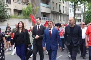 goussainvillede-9-turk-senligi-cosku-dolu-gecti-C2xAZgwT.jpg