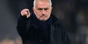 mourinho-devreye-girdi-3-yildiz-isimle-zoom-uzerinden-gorustu-VPpSEluJ.jpg