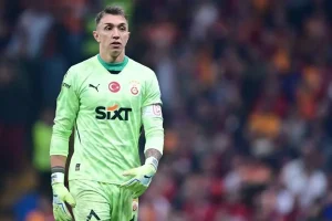 muslera-yillar-sonra-itiraf-etti-turkiyede-kume-dusmelerine-cok-uzuldum-wcx96vcE.jpg