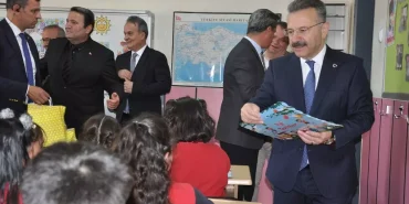 ogrenciler-yaz-tatiline-girdi-eFAGFcHh.jpg