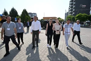 ozgur-ozel-kelamini-tuttu-ferdi-zeyrekin-kizini-universite-imtihanina-goturdu-KuI8B3gj.jpg