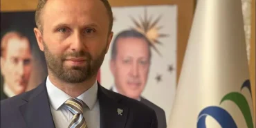 rektor-yusuf-yilmaz-essiz-bilim-insani-unvaniyla-birinci-ucte-LMtCVENy.jpg