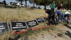 tirede-emekciler-kazada-olen-arkadaslari-icin-hareket-duzenledi-Sp21D74l.jpg