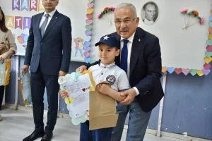 trabzon-ve-etraf-vilayetlerde-ogrenciler-karne-heyecani-yasadi-zKMtFvgq.jpg
