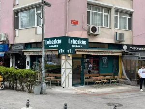 yeni-lezzet-leberkas-burger-turk-tuketicisi-ile-bulusuyor-sTFehRfd.jpg