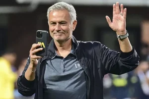 yok-artik-mourinho-real-madridin-yildizini-tek-telefonuyla-ikna-etti-ePCq2uSV.jpg