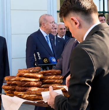 bayram-sabahi-gulumseten-rize-simidi-muhabbeti-erdoganin-cevabi-bomba-w1Kmaq8Q.jpg