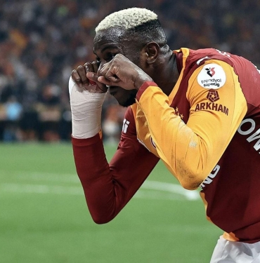 dunyaca-unlu-eski-futbolcudan-osimhen-daveti-manchester-uniteda-gelirse-memnun-ulurum-wHPMdzvG.jpg