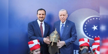 erdogana-fetih-ruhunu-yansitan-ozel-migfer-ikram-edildi-Eir28146.jpg