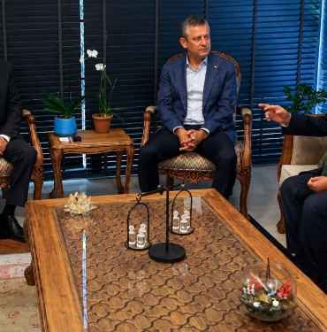 eski-chp-genel-baskani-hikmet-cetinden-ozgur-ozele-takviye-mweFKxc8.jpg