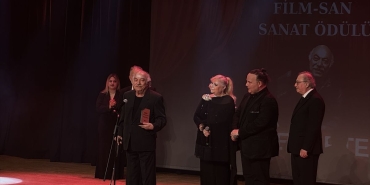 filmsan-tiyatro-mukafatlari-sahiplerini-buldu-HwiZabvL.jpg