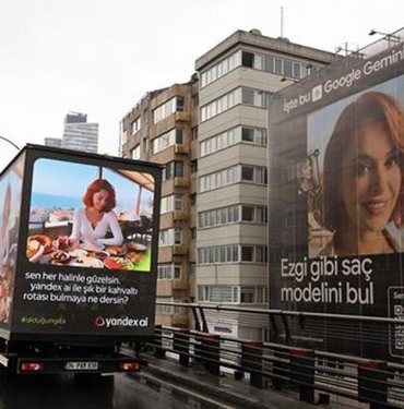 istanbulda-yapay-zek-nin-iki-farkli-yuzu-billboardlara-tasindi-GAYgnIiT.jpg