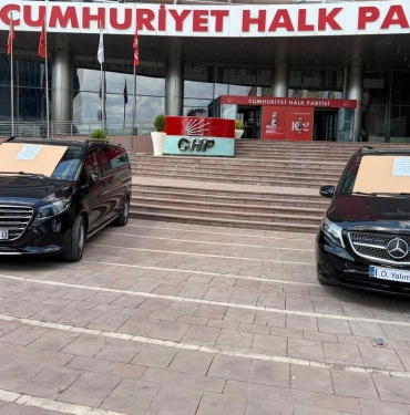kilicdaroglu-ozgur-ozelin-iki-makam-aracini-satisa-cikardi-MYYYhvQL.jpg