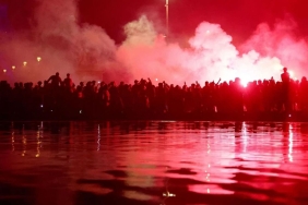 ortalik-yangin-yeri-psg-taraftari-koca-kenti-savas-alanina-dondurdu-WGNHirIV.jpg