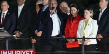 ozel-chp-genel-merkezi-onundeki-kalabaliga-sesleniyor-en-kisa-vakitte-sandik-istiyoruz-kurultay-istiyoruz-LxcFi9Vp.jpg