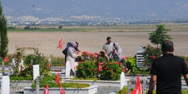 sarsinti-sehitliginde-bayram-ziyareti-3McxfZr4.jpg