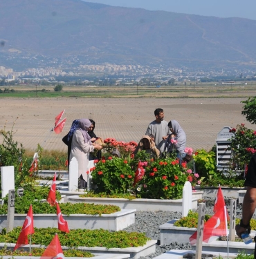 sarsinti-sehitliginde-bayram-ziyareti-3McxfZr4.jpg