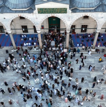 sultanahmette-bayram-namazi-yogunlugu-kQ3ZYm8I.jpg