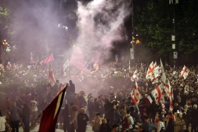 tifliste-hukumet-aykirisi-protesto-78qPQ15R.jpg