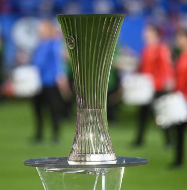 uefa-konferans-liginde-sampiyon-crystal-palace-xWc1MXrQ.jpg
