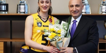 vakifbank-efsane-ismi-ayca-aykaca-veda-etti-8XWX9Uay.jpg