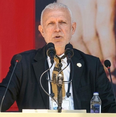 ahmet-buluttan-aziz-yildirima-buyuk-sitem-keske-bizi-de-sevseydiniz-vGTOvO6u.jpg