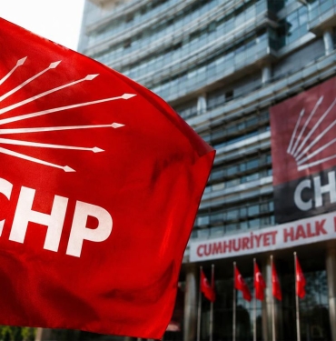 chpde-yargi-krizi-derinlesiyor-221-eski-milletvekilinden-kurultay-daveti-hRy3sKww.jpg