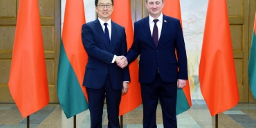 cin-cumhurbaskani-yardimcisi-belarus-basbakani-ile-gorustu-n3fVAyFk.jpg