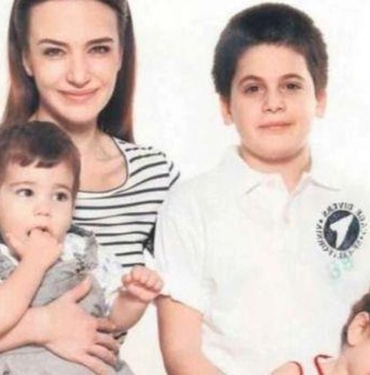 deniz-ugur-kimdir-kac-yasinda-nereli-deniz-ugurun-cocuklarinin-babasi-kim-H5l3OqNg.jpg
