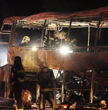 denizlide-bariyerlere-carpan-yolcu-otobusu-alev-aldi-8-meyyit-eFKFU5fN.jpg