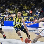 fenerbahce-beko-yeniden-18-sayi-geriden-gelip-kazandi-4CQeinrI.jpg