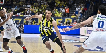 fenerbahce-beko-yeniden-18-sayi-geriden-gelip-kazandi-4CQeinrI.jpg