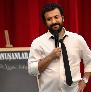 hasan-can-kaya-sessiz-sedasiz-evlendi-nikah-karelerine-yorum-yagdi-iPlVQEOw.jpg
