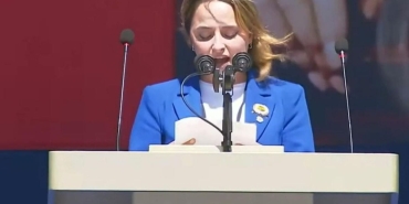 herkes-ismini-aratiyor-kursuye-cikip-aziz-yildirima-agzina-geleni-saydi-H8sWdci8.jpg