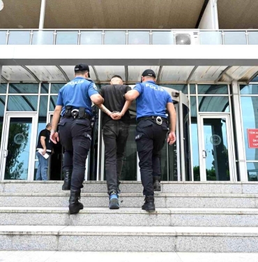 mersinde-kirmizi-bultenle-aranan-hukumlu-yakalandi-MSmsVsX3.jpg