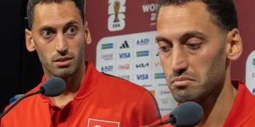 sonlar-gerildi-hakan-calhanoglu-ve-yabanci-gazeteci-ortasinda-dikkat-ceken-diyalog-HL9ttdBl.jpg