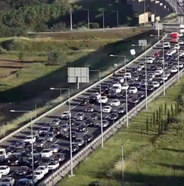 tatilciler-donus-yolunda-tekirdag-ve-izmit-yolunda-trafik-kilit-RasaH2Pd.jpg
