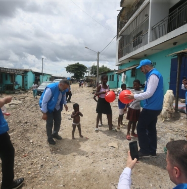 tdv-fildisi-kiyisinda-yetim-cocuklari-sevindirdi-nTjZRXxG.jpg