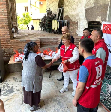 turk-kizilay-bulgaristanda-kurban-eti-dagitti-eV6HkXqU.jpg