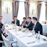 xinhua-baskani-fu-russia-today-genel-muduru-kiselev-ile-gorustu-tdFSdCNJ.jpg